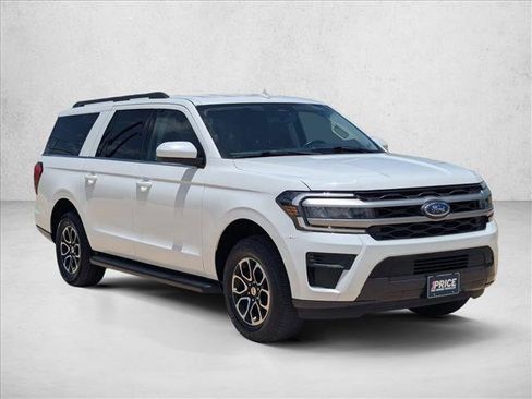 Used 2024 Ford Expedition Max XLT AWD/4WD image 3