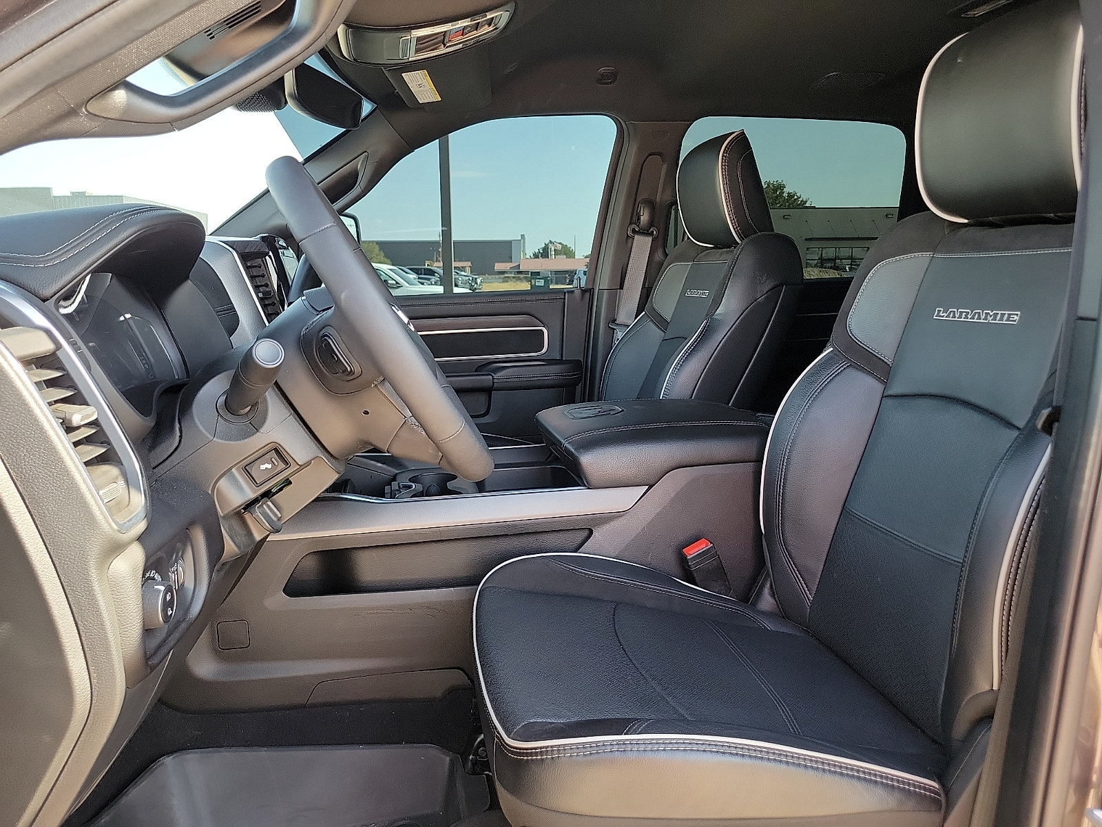 Used 2025 RAM 3500 Laramie AWD/4WD image 12