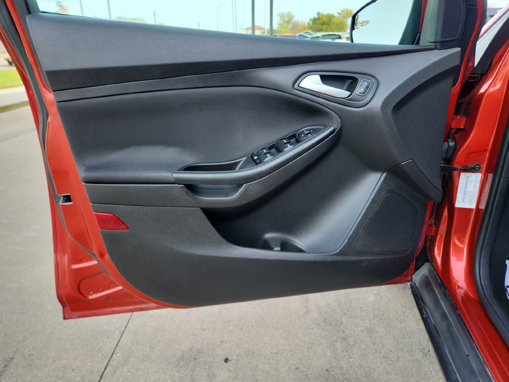 Used 2018 Ford Focus SE FWD image 15