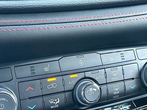 Used 2023 Dodge Durango GT image 19