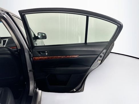 Used 2010 Subaru Legacy 2.5i Limited image 28