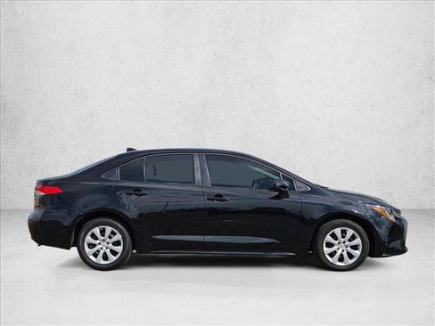Used 2025 Toyota Corolla LE FWD image 4