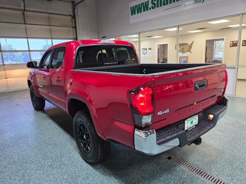 Used 2021 Toyota Tacoma SR5 AWD/4WD image 9