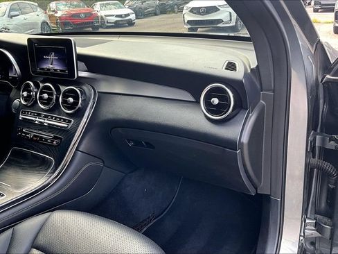 Used 2019 Mercedes-Benz GLC 350e 4MATIC w/ Premium Package image 19