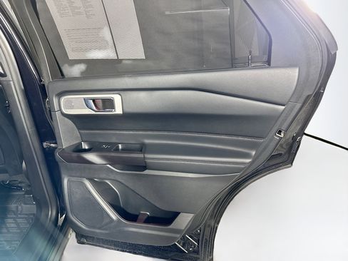 Used 2020 Ford Explorer Limited image 32