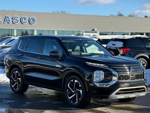 Used 2023 Mitsubishi Outlander SE image 41