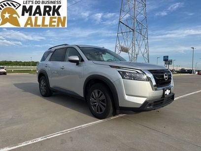 Used 2025 Nissan Pathfinder SV