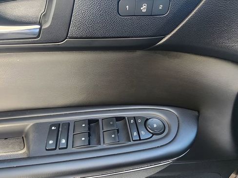 Used 2015 GMC Acadia SLT image 17