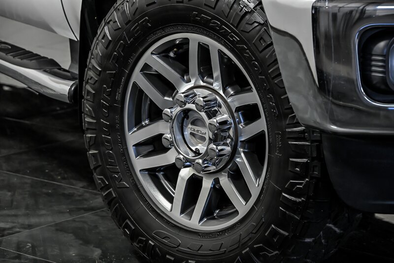 Used 2014 Ford F250 4x4 Crew Cab Super Duty image 3
