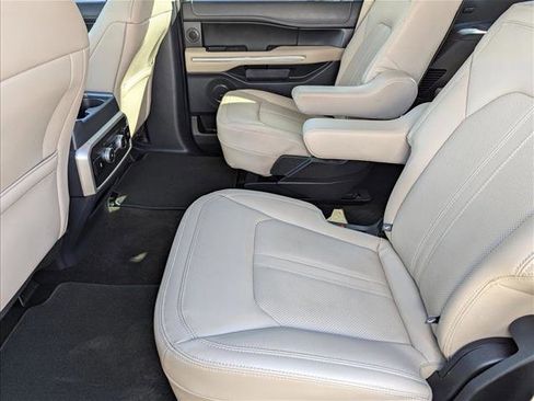 Used 2022 Ford Expedition Limited image 21