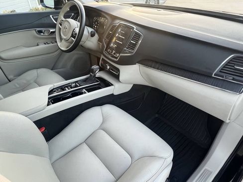 Used 2020 Volvo XC90 T6 Momentum AWD/4WD image 13