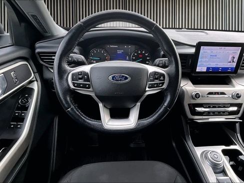 Used 2022 Ford Explorer XLT AWD/4WD image 6