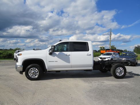 Used 2025 Chevrolet Silverado 2500 LT w/ Convenience Package image 13