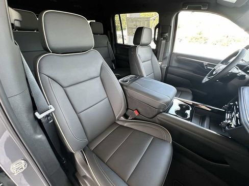 New 2025 Chevrolet Suburban Premier AWD/4WD image 28