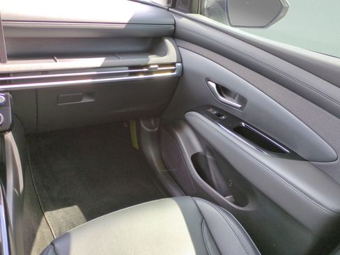 Certified 2025 Hyundai Tucson Limited FWD image 13