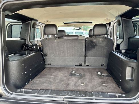 Used 2005 HUMMER H2 w/ Preferred Equipment Group AWD/4WD image 11