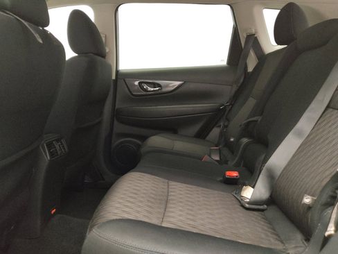 Used 2020 Nissan Rogue SV FWD image 18