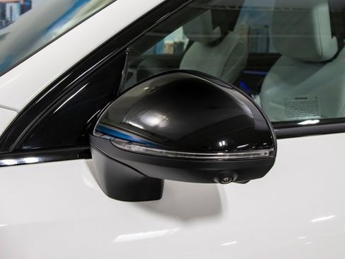 Used 2026 Mercedes-Benz GLC 350e 4MATIC image 10