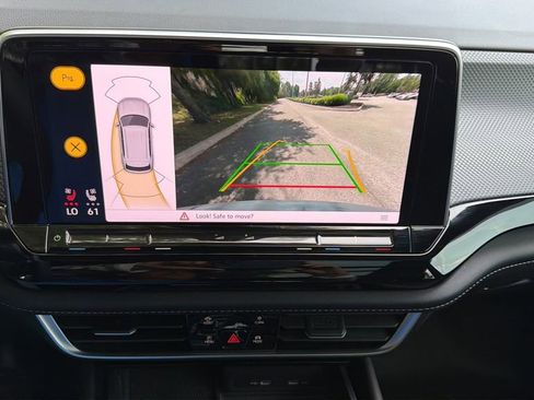 Used 2024 Volkswagen Atlas Cross Sport SEL image 13