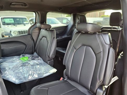 New 2026 Chrysler Voyager LX image 21