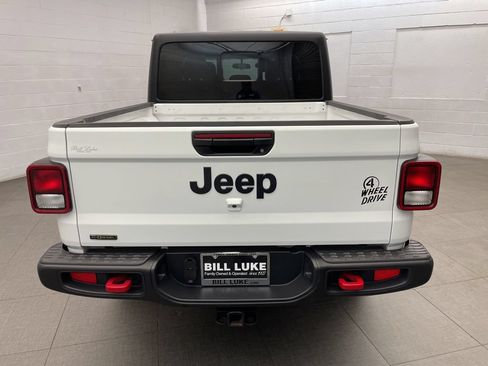 Used 2021 Jeep Gladiator Overland AWD/4WD image 6