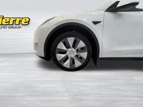 Used 2024 Tesla Model Y 2WD image 11