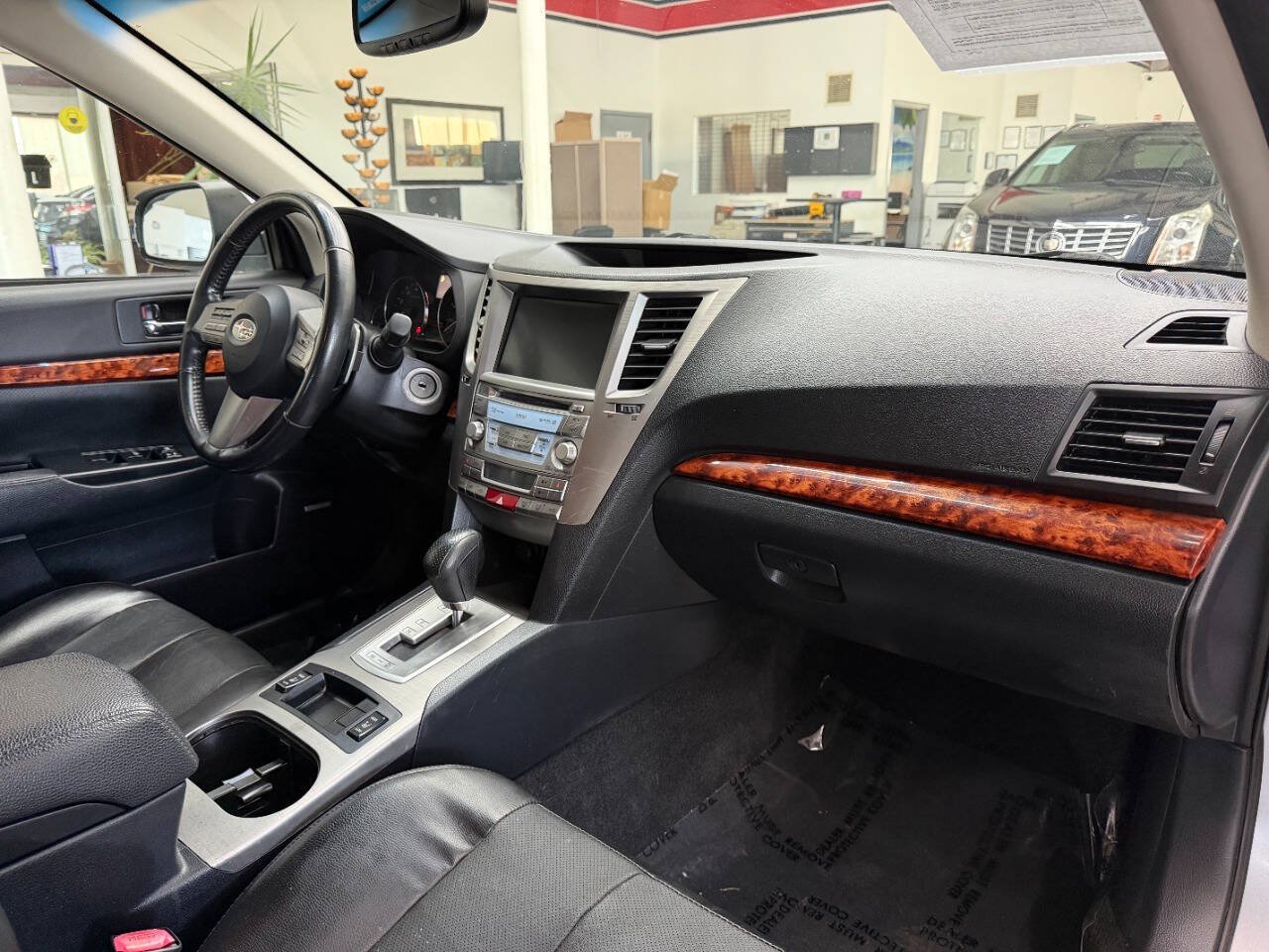 Used 2011 Subaru Outback 3.6R Limited AWD/4WD image 19
