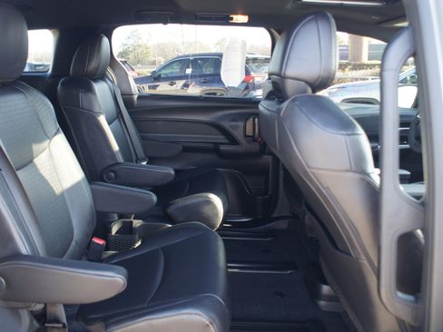 Used 2025 Toyota Sienna XLE Woodland Edition image 23