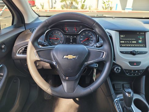 Used 2018 Chevrolet Cruze LS FWD image 15