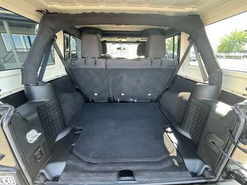 Used 2018 Jeep Wrangler Unlimited Sport AWD/4WD image 5