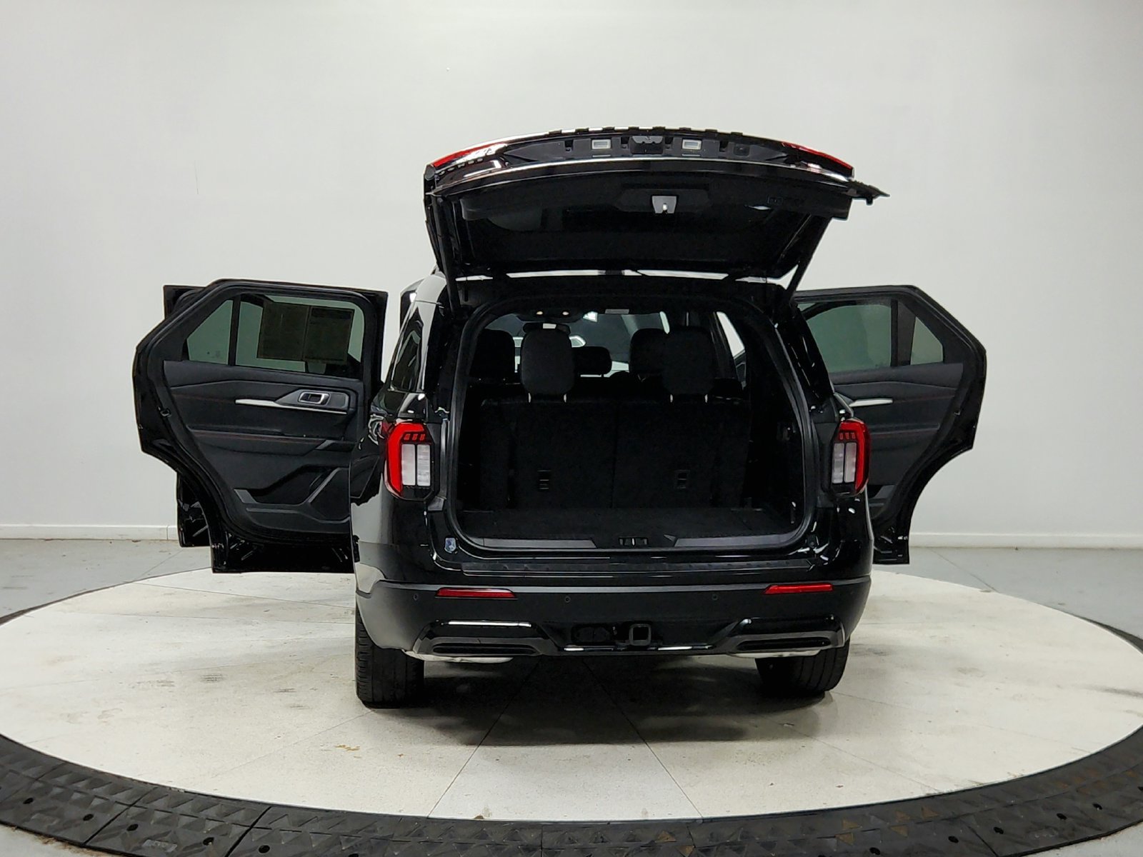 Used 2025 Ford Explorer ST-Line w/ ST-Line Street Pack AWD/4WD image 15