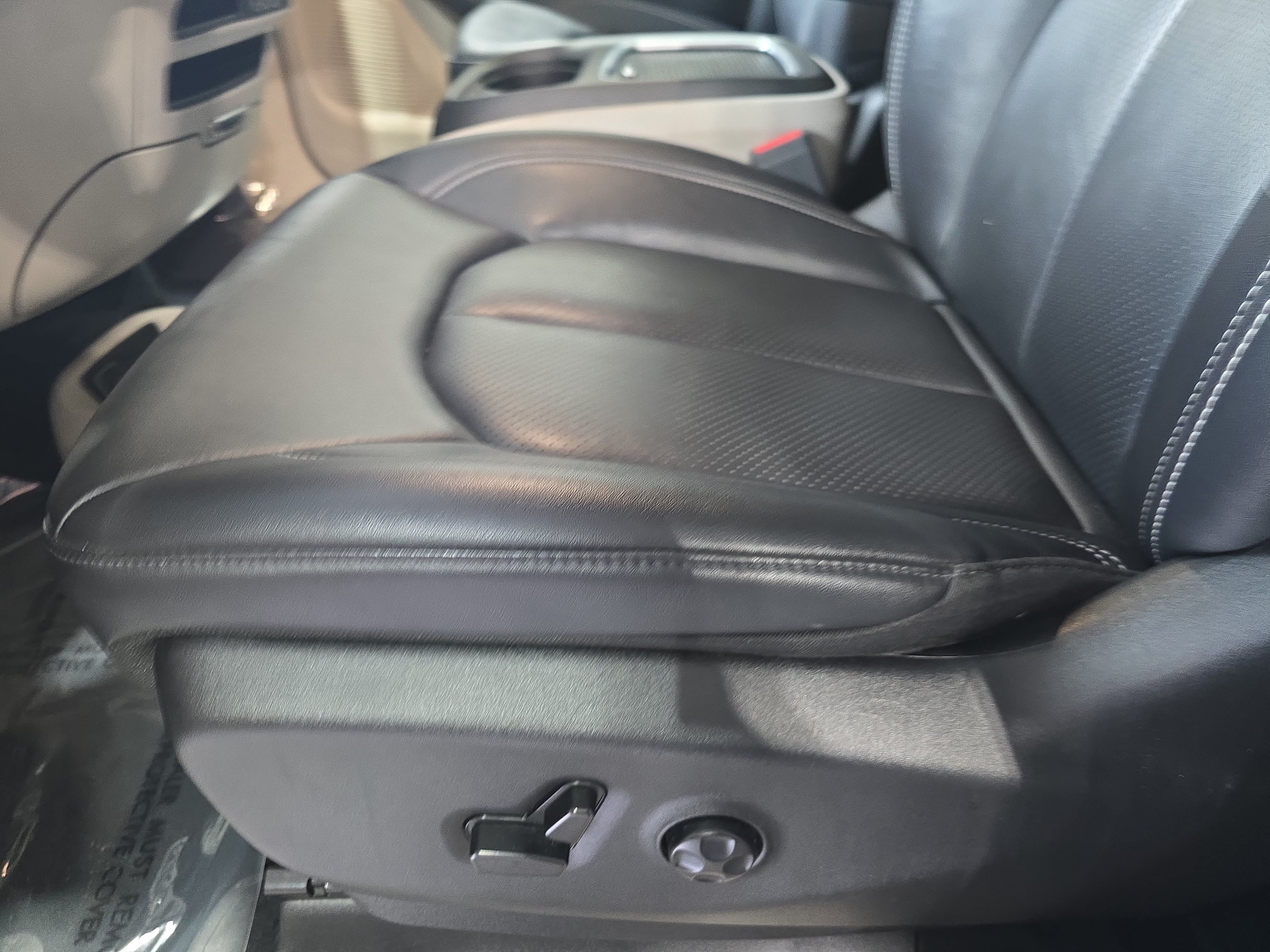 Used 2024 Chrysler Pacifica Touring-L FWD image 29