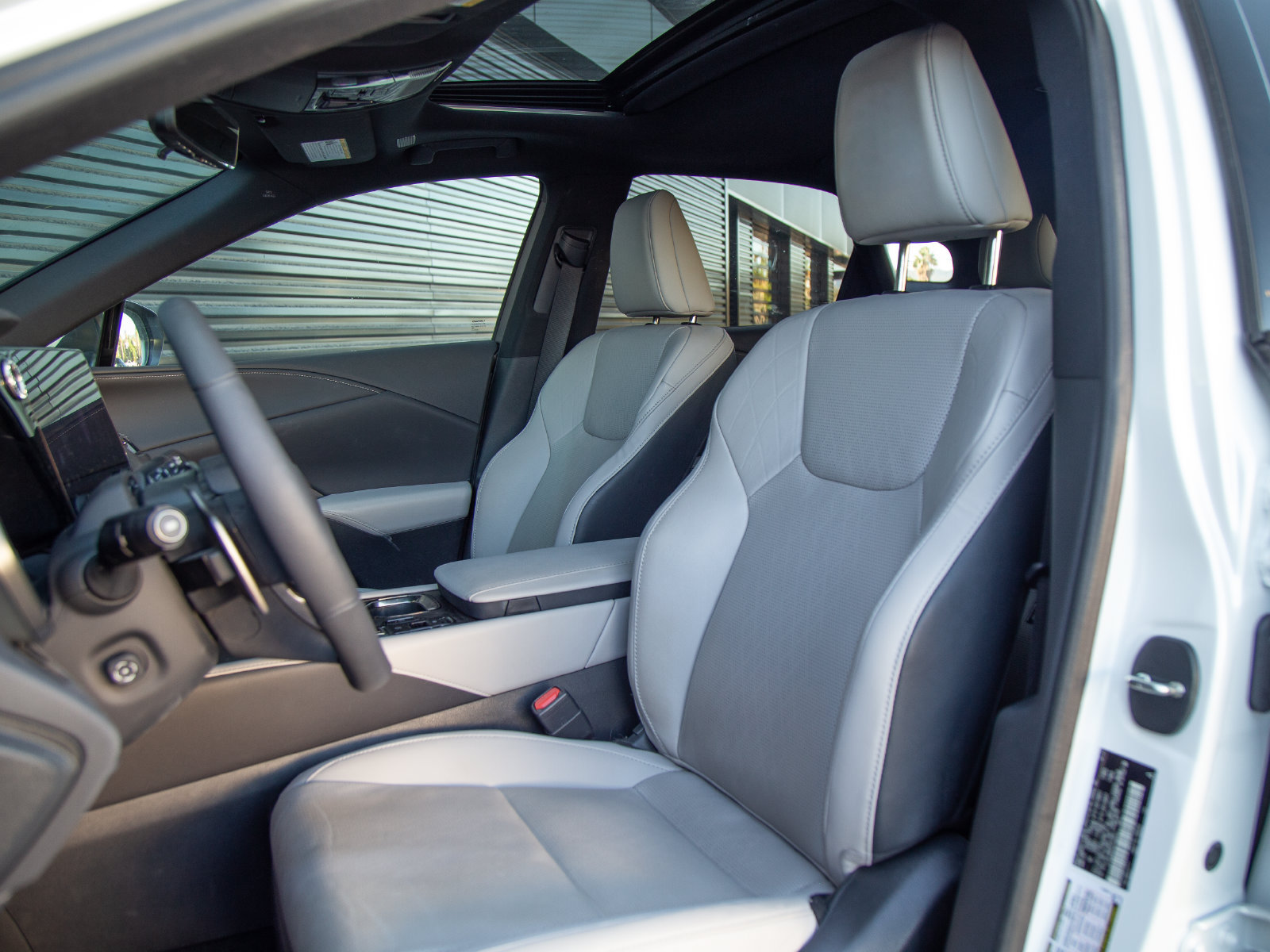 Used 2023 Lexus RX 350 Premium Plus w/ Cold Area Package FWD image 4