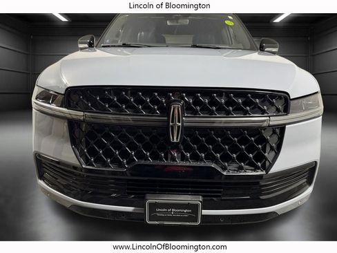 Used 2025 Lincoln Navigator Reserve w/ Jet Appearance Package AWD/4WD image 11