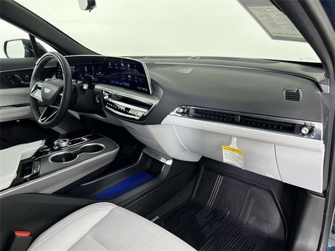 Certified 2025 Cadillac Lyriq Luxury image 30