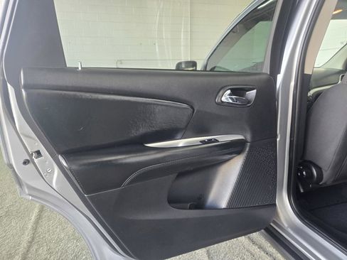 Used 2018 Dodge Journey SXT image 30