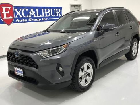 Used 2020 Toyota RAV4 XLE w/ XLE Grade Weather Package AWD/4WD image 11