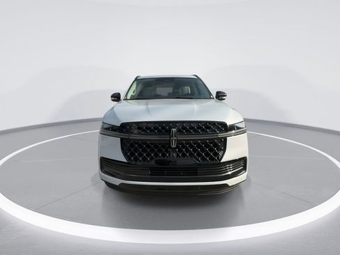 New 2026 Lincoln Navigator L Reserve w/ Jet Appearance Package AWD/4WD image 3