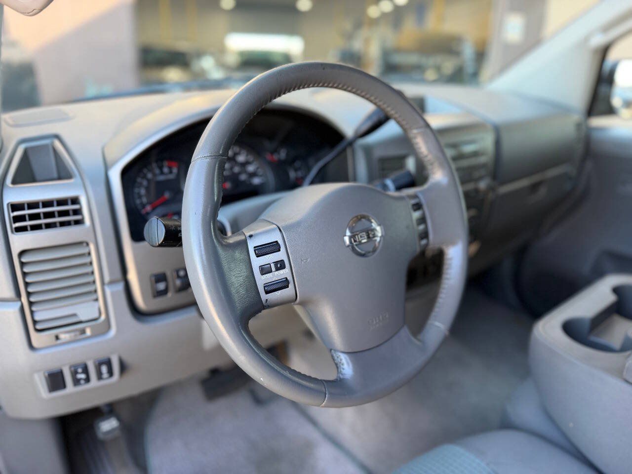 Used 2005 Nissan Titan SE RWD image 16