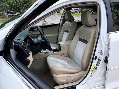 Used 2012 Toyota Camry XLE w/ Leather Pkg FWD image 8