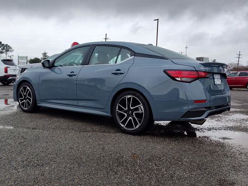 Used 2025 Nissan Sentra SR w/ SR Premium Package image 4