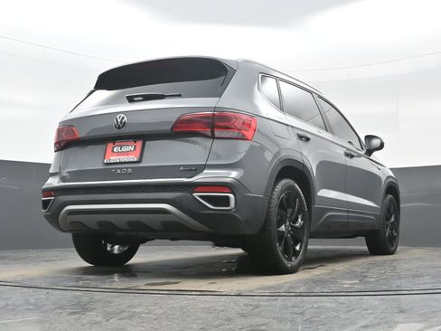 Used 2023 Volkswagen Taos SE w/ Panoramic Sunroof Package image 32