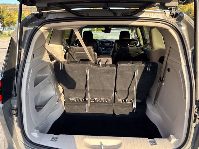 Used 2023 Chrysler Pacifica Touring-L FWD image 42