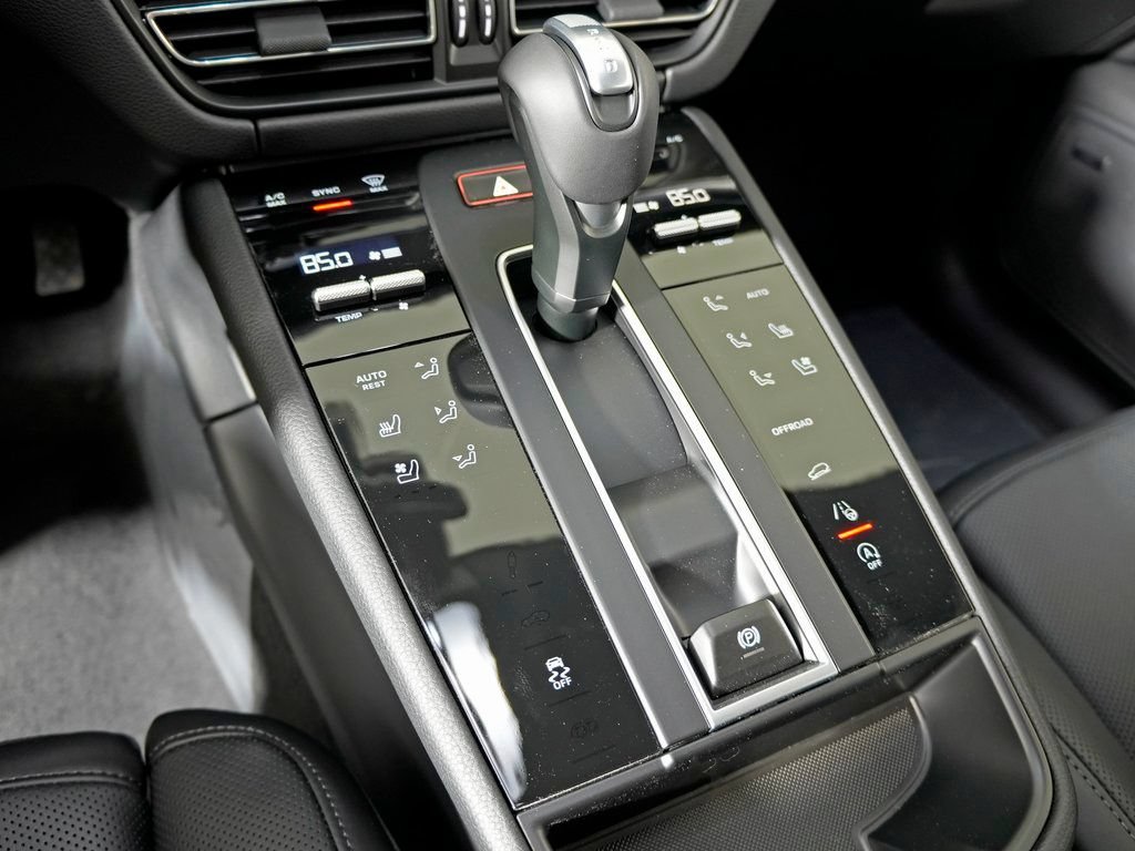 Used 2026 Porsche Macan AWD/4WD image 28