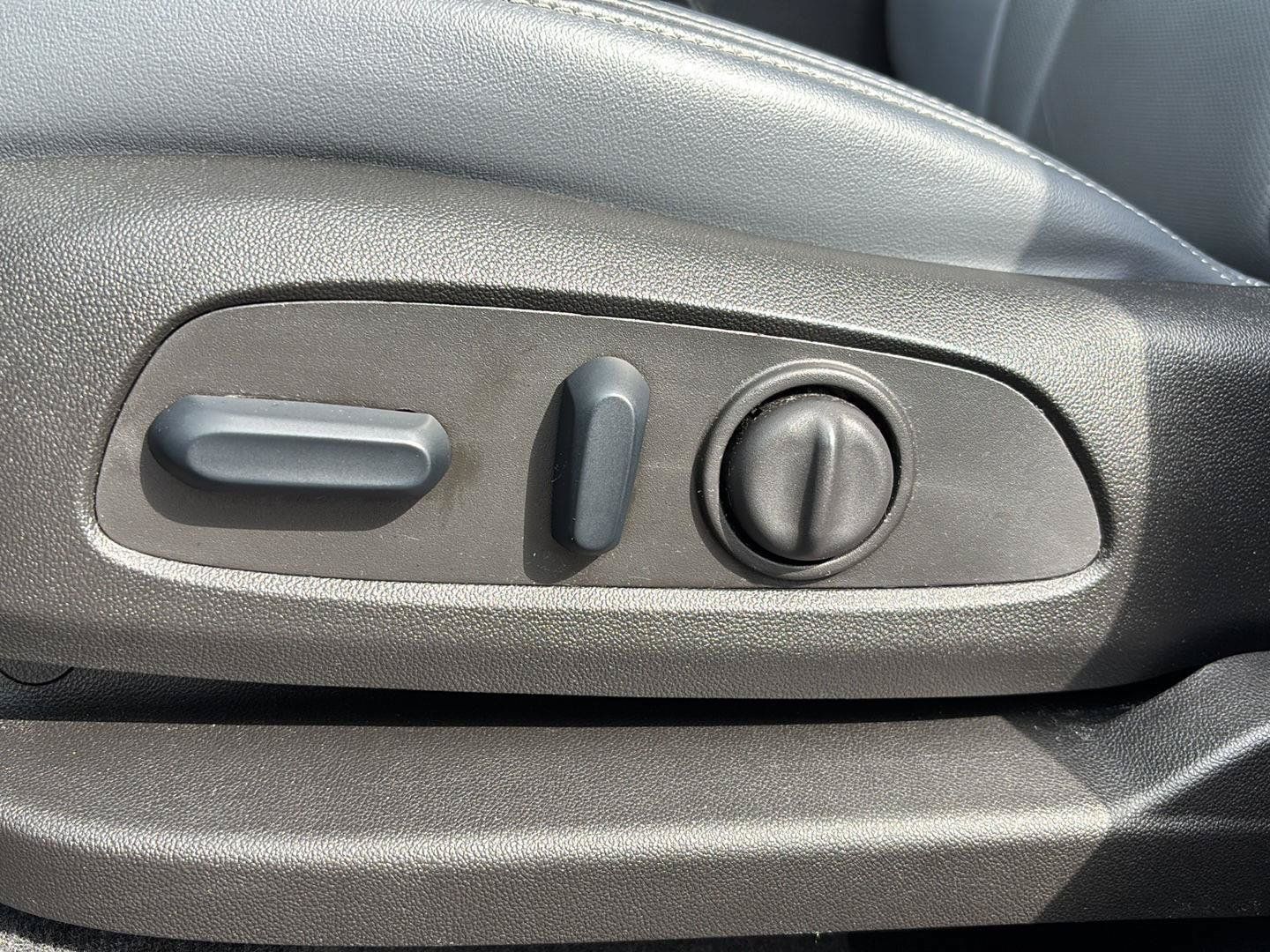 Used 2024 Buick Enclave Essence w/ LPO, Floor Liner Package AWD/4WD image 26