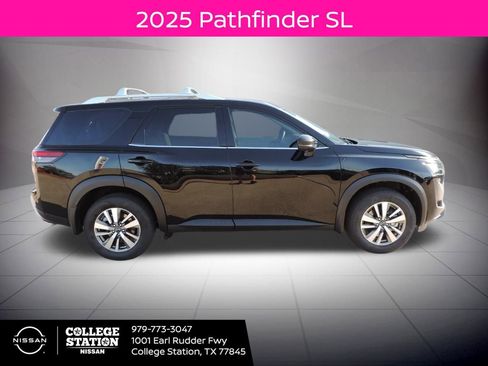 New 2025 Nissan Pathfinder SL image 2