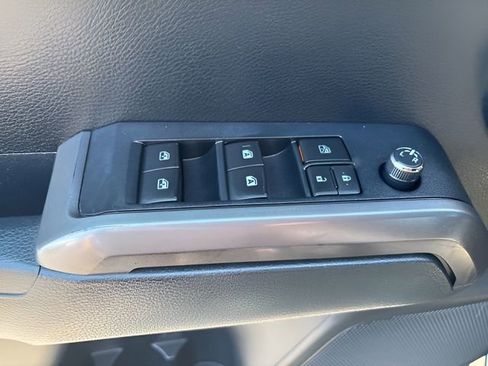 Used 2016 Toyota Tacoma TRD Sport w/ Premium & Technology Package AWD/4WD image 10