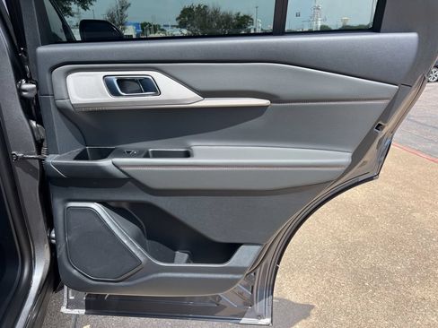 Used 2026 Ford Explorer Active RWD image 14