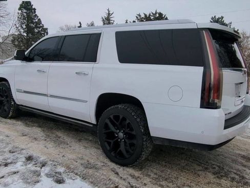Used 2019 Cadillac Escalade ESV Platinum image 3