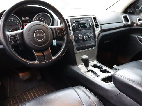 Used 2013 Jeep Grand Cherokee Laredo w/ Laredo E Group RWD image 4